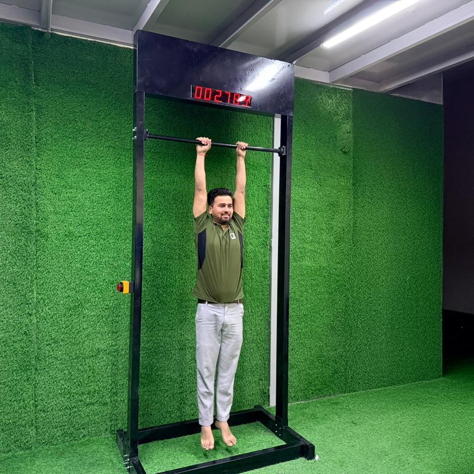 Viral 100-Second Hanging Challenge arcade machine rental for corporate events in Dubai, featuring a digital timer and participants testing their grip strength.